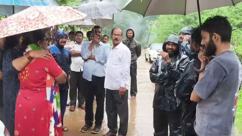 ವಿದ್ಯುತ್ ವ್ಯತ್ಯಯ: ಕುಂಜಾರುಗಿರಿ ಗ್ರಾಮಸ್ಥರಿಂದ ಮೆಸ್ಕಾಂ ವಿರುದ್ಧ ಪ್ರತಿಭಟನೆ