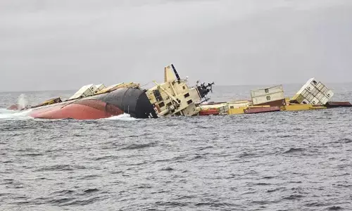 ಕೇರಳ | ದಡ ಸೇರಿದ ಲೈಬೀರಿಯ ಸರಕು ಹಡಗಿನ ಕಂಟೈನರ್‌ಗಳು: ಸ್ಪರ್ಶಿಸದಂತೆ ಸಾರ್ವಜನಿಕರಿಗೆ ಎಚ್ಚರಿಕೆ