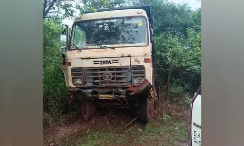 ಬಳ್ಳಾರಿ | ಕಾರು-ಟಿಪ್ಪರ್‌ ನಡುವೆ ಭೀಕರ ರಸ್ತೆ ಅಪಘಾತ: ನಾಲ್ವರು ಮೃತ್ಯು