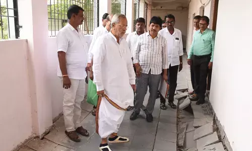 ಯಾದಗಿರಿ | ಸರ್ಕಾರಿ ಪದವಿ ಕಾಲೇಜಿನ ಕೋಣೆಗಳ ನೆಲಹಾಸಿಗೆ ಕುಸಿತ : ಕೂಡಲೇ ಸರಿಪಡಿಸಲು ಶಾಸಕ ಪಾಟೀಲ್ ಸೂಚನೆ