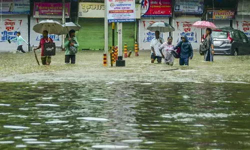 ಮುಂಬೈನಲ್ಲಿ ಮಹಾ ಮಳೆ: ಶತಮಾನದ ದಾಖಲೆ ಮುರಿದ ವರ್ಷಧಾರೆ