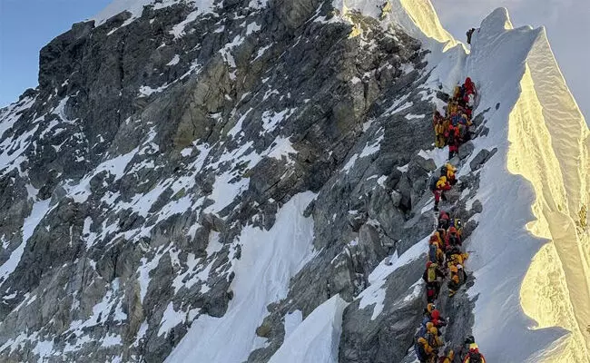 ಮೌಂಟ್ ಎವರೆಸ್ಟ್ ಏರಿದ್ದಕ್ಕಾಗಿ ಸನ್ಮಾನಿತ 100ಕ್ಕೂ ಹೆಚ್ಚು ಪರ್ವತಾರೋಹಿಗಳಲ್ಲಿ 10 ಮಂದಿ ಭಾರತೀಯರು