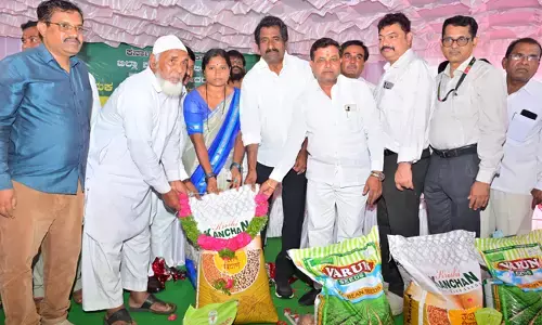 ರೈತರಿಗೆ ಬಿತ್ತನೆ ಬೀಜ, ಗೊಬ್ಬರ ಸಕಾಲದಲ್ಲಿ ವಿತರಣೆ ಮಾಡಿ : ಸಚಿವ ರಹೀಮ್ ಖಾನ್