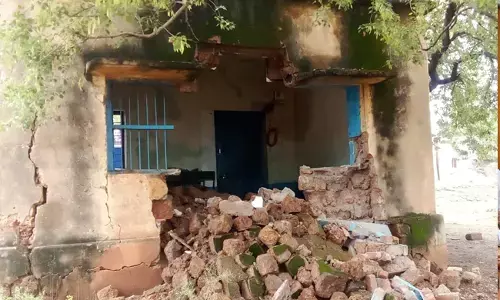 ಬೀದರ್ | ನಿರಂತರ ಮಳೆಯಿಂದ ಅಂಬೇಡ್ಕರ್ ಭವನದ ಗೋಡೆ ಕುಸಿತ : ತಪ್ಪಿದ ಭಾರಿ ಅನಾಹುತ