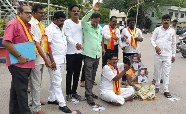 ರಾಯಚೂರು | ಬಹುಭಾಷ ನಟ ಕಮಲ್ ಹಾಸನ್ ಹೇಳಿಕೆ ಖಂಡಿಸಿ ಕನ್ನಡಪರ ಸಂಘಟನೆಯಿಂದ ಪ್ರತಿಭಟನೆ ರಾಯಚೂರು | ಬಹುಭಾಷ ನಟ ಕಮಲ್ ಹಾಸನ್ ಹೇಳಿಕೆ ಖಂಡಿಸಿ ಕನ್ನಡಪರ ಸಂಘಟನೆಯಿಂದ ಪ್ರತಿಭಟನೆ