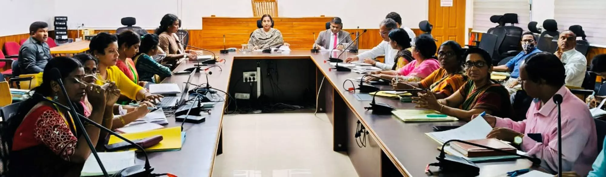 ಮಕ್ಕಳಿಗೆ ಉತ್ತಮ ಭವಿಷ್ಯ ನಿರ್ಮಾಣಕ್ಕೆ ಪೂರಕ ವಾತಾವರಣ ಕಲ್ಪಿಸಿ: ಅಧಿಕಾರಿಗಳಿಗೆ ಉಡುಪಿ ಜಿಲ್ಲಾಧಿಕಾರಿ ಸೂಚನೆ ಮಕ್ಕಳಿಗೆ ಉತ್ತಮ ಭವಿಷ್ಯ ನಿರ್ಮಾಣಕ್ಕೆ ಪೂರಕ ವಾತಾವರಣ ಕಲ್ಪಿಸಿ: ಅಧಿಕಾರಿಗಳಿಗೆ ಉಡುಪಿ ಜಿಲ್ಲಾಧಿಕಾರಿ ಸೂಚನೆ