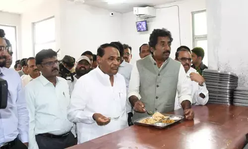 ಕಲಬುರಗಿ | ಸಚಿವ‌ ರಹೀಂ ಖಾನ್ ಅವರಿಂದ ಇಂದಿರಾ ಕ್ಯಾಂಟೀನ್ ವೀಕ್ಷಣೆ