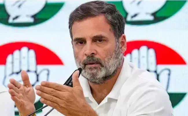 ಸಾವರ್ಕರ್ ಕುರಿತು ಹೇಳಿಕೆ | ರಾಹುಲ್ ಗಾಂಧಿ ಮುಖಕ್ಕೆ ಮಸಿ ಬಳಿಯುವುದಾಗಿ ಶಿವಸೇನಾ (ಯುಬಿಟಿ) ನಾಯಕನಿಂದ ಬೆದರಿಕೆ