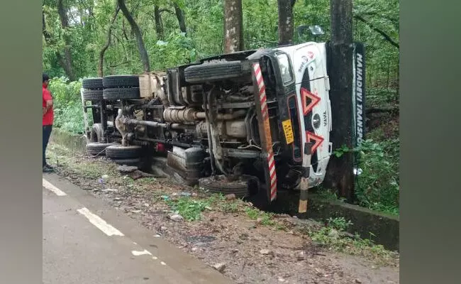 ಉಪ್ಪಿನಂಗಡಿ | ಟ್ಯಾಂಕರ್ ಪಲ್ಟಿ: ಚಾಲಕ ಪಾರು
