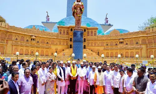ಆರ್ಥಿಕ ಸಂಕಷ್ಟಕ್ಕೆ ಸಿಲುಕಿದ ಮಹಾರಾಷ್ಟ್ರ ಸರ್ಕಾರದಿಂದ ದೇವಾಲಯ, ಸ್ಮಾರಕಗಳಿಗೆ 3000 ಕೋಟಿ!