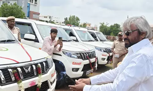 ಬೀದರ್ | 5 ಪೊಲೀಸ್ ಠಾಣೆಗಳಿಗೆ ಹೊಸ ಬೊಲೆರೊ ವಾಹನ ಹಸ್ತಾಂತರಿಸಿದ ಸಚಿವ ಈಶ್ವರ್ ಖಂಡ್ರೆ
