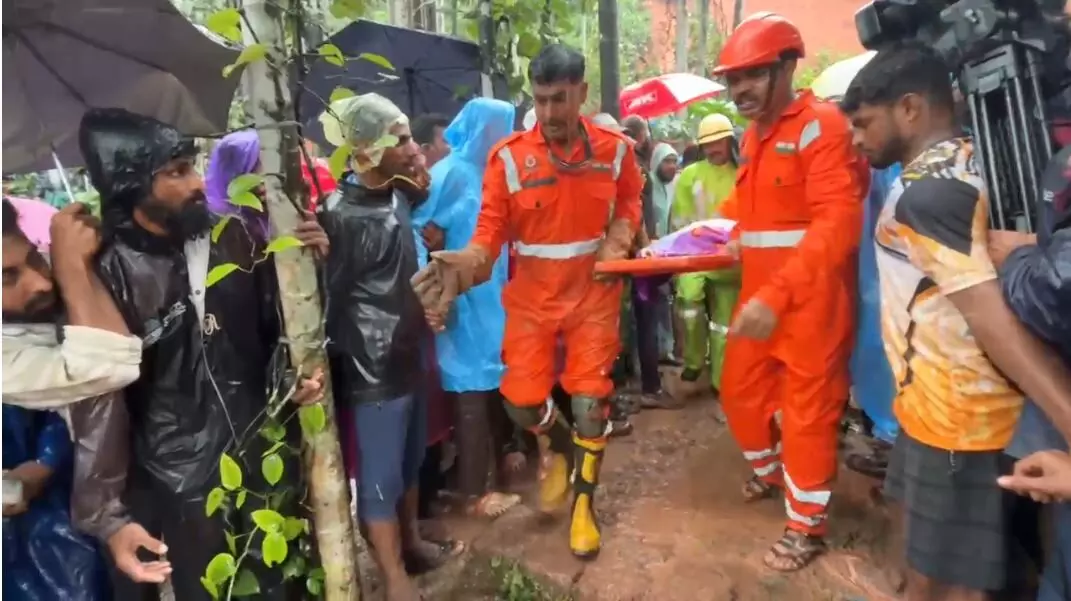 ಮೊಂಟೆಪದವು ಗುಡ್ಡ ಕುಸಿತ ಪ್ರಕರಣ | ಮೃತರ ಸಂಖ್ಯೆ 2ಕ್ಕೆ ಏರಿಕೆ: ಅವಶೇಷಗಳಡಿಯಲ್ಲಿ ಸಿಲುಕಿದ್ದ ಮಗು ಮೃತ್ಯು ಮೊಂಟೆಪದವು ಗುಡ್ಡ ಕುಸಿತ ಪ್ರಕರಣ | ಮೃತರ ಸಂಖ್ಯೆ 2ಕ್ಕೆ ಏರಿಕೆ: ಅವಶೇಷಗಳಡಿಯಲ್ಲಿ ಸಿಲುಕಿದ್ದ ಮಗು ಮೃತ್ಯು