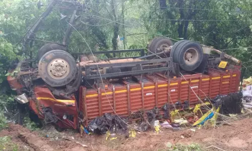 ಬಂಟ್ವಾಳ | ಅಕ್ಕಿ ಸಾಗಾಟದ ಲಾರಿ ಪಲ್ಟಿ: ಓರ್ವ ಮೃತ್ಯು, ಇನ್ನೋರ್ವ ಗಂಭೀರ