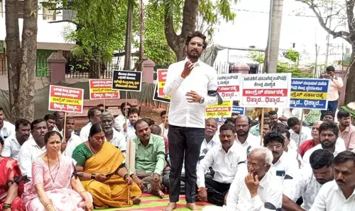 ಯಾದಗಿರಿ | ಜನೌಷಧಿ ಕೇಂದ್ರ ಬಂದ್‌ ಮಾಡುತ್ತಿರುವುದನ್ನು ಖಂಡಿಸಿ ಜಿಲ್ಲಾ ಬಿಜೆಪಿಯಿಂದ ಪ್ರತಿಭಟನೆ