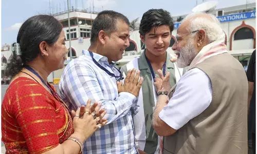 ಪಾಟ್ನಾ ವಿಮಾನ ನಿಲ್ದಾಣದಲ್ಲಿ ವೈಭವ್ ಸೂರ್ಯವಂಶಿಯನ್ನು ಭೇಟಿಯಾದ ಪ್ರಧಾನಿ ಮೋದಿ