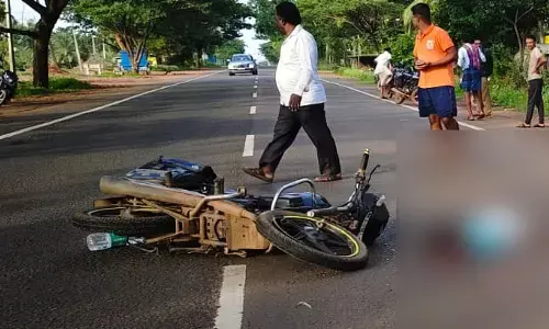 ಬಾಗಲಕೋಟೆ | ದ್ವಿಚಕ್ರ ವಾಹನಕ್ಕೆ ಅಪರಿಚಿತ ವಾಹನ ಢಿಕ್ಕಿ: ತಂದೆ-ಮಗಳು ಮೃತ್ಯು