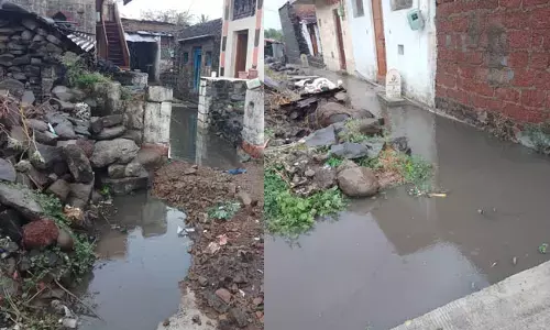 ಸಮರ್ಪಕ ಚರಂಡಿ ವ್ಯವಸ್ಥೆ ಇಲ್ಲದೆ ಮನೆಗೆ ನುಗ್ಗುತ್ತಿರುವ ಮಳೆ ನೀರು