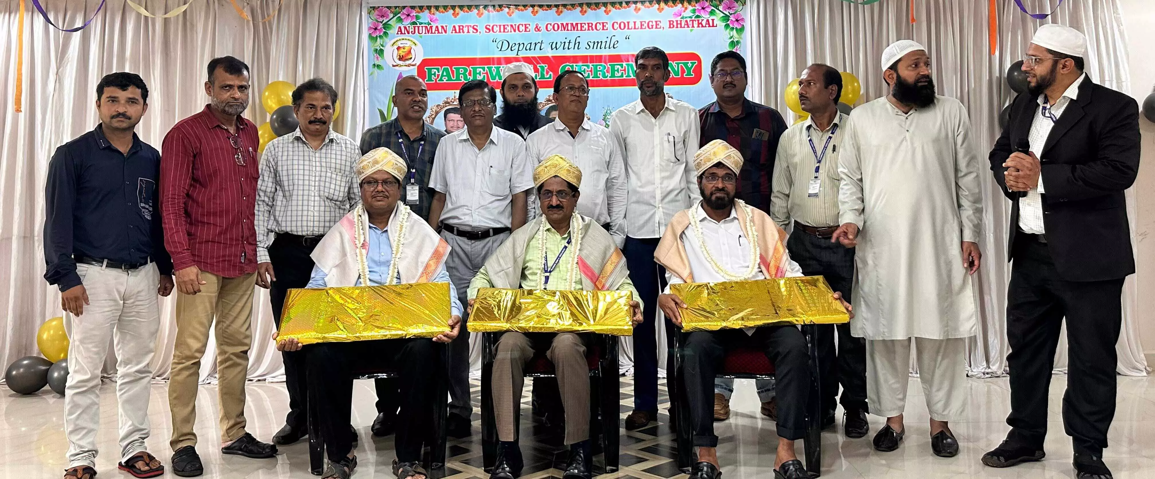 ನಿವೃತ್ತ ಪ್ರಾಂಶುಪಾಲ ಎಂ.ಕೆ.ಶೇಕ್ ಸೇರಿ ಅಂಜುಮನ್ ಸಂಸ್ಥೆಯ ಸಿಬ್ಬಂದಿಗೆ ಬೀಳ್ಕೊಡುಗೆ