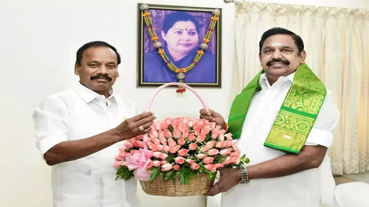 ಜೂ.17ರ ರಾಜ್ಯಸಭಾ ಚುನಾವಣೆಗೆ ಅಭ್ಯರ್ಥಿಗಳನ್ನು ಪ್ರಕಟಿಸಿದ ಎಡಿಎಂಕೆ ಜೂ.17ರ ರಾಜ್ಯಸಭಾ ಚುನಾವಣೆಗೆ ಅಭ್ಯರ್ಥಿಗಳನ್ನು ಪ್ರಕಟಿಸಿದ ಎಡಿಎಂಕೆ