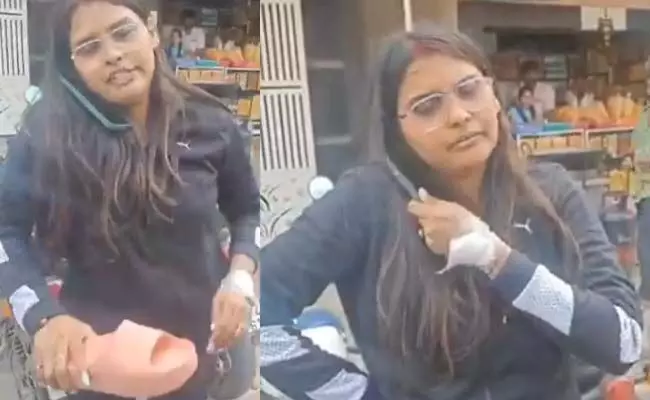 ಬೆಂಗಳೂರು| ರಿಕ್ಷಾ ಚಾಲಕನಿಗೆ ಚಪ್ಪಲಿಯಿಂದ ಹಲ್ಲೆ; ಪೊಲೀಸರೆದುರು ತಪ್ಪೊಪ್ಪಿಕೊಂಡ ಯುವತಿ ಬೆಂಗಳೂರು| ರಿಕ್ಷಾ ಚಾಲಕನಿಗೆ ಚಪ್ಪಲಿಯಿಂದ ಹಲ್ಲೆ; ಪೊಲೀಸರೆದುರು ತಪ್ಪೊಪ್ಪಿಕೊಂಡ ಯುವತಿ