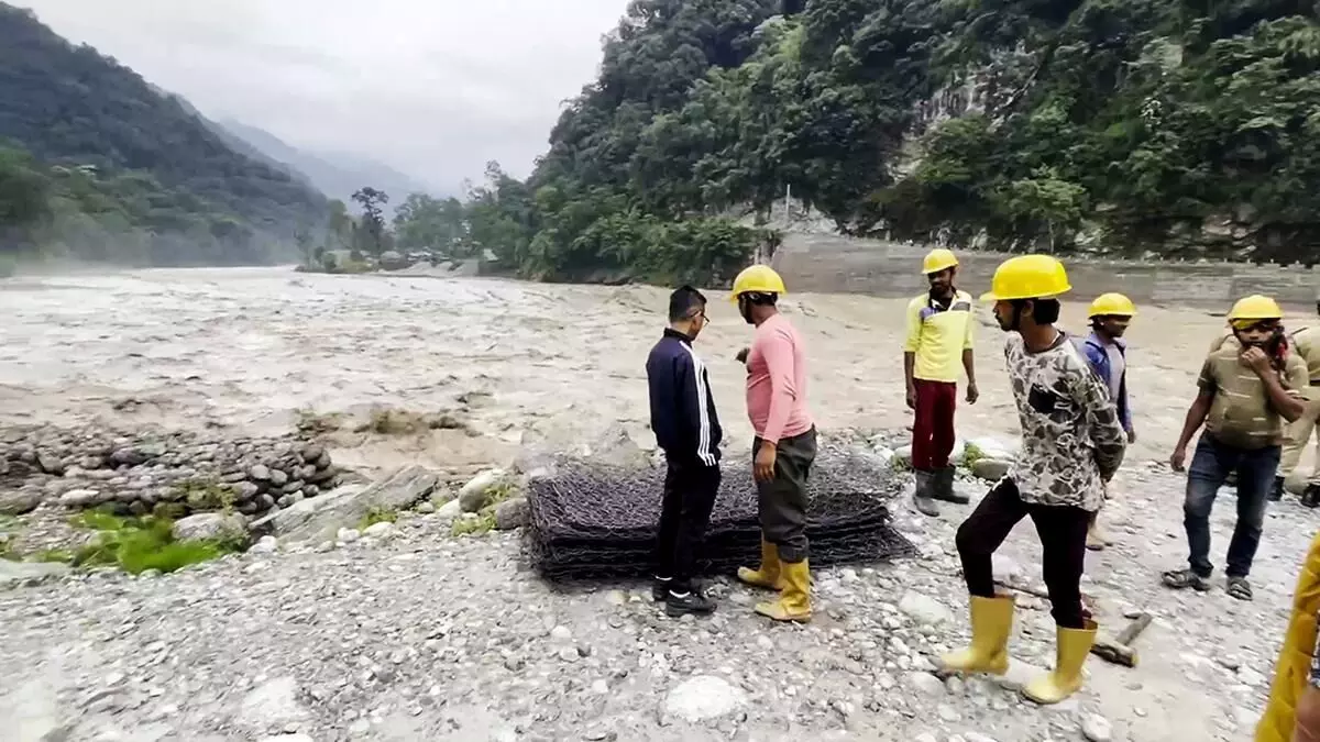 ಸಿಕ್ಕಿಂ ಭೂಕುಸಿತ | ಸಾವಿರಾರು ಜನರು ಅತಂತ್ರ ಸಿಕ್ಕಿಂ ಭೂಕುಸಿತ | ಸಾವಿರಾರು ಜನರು ಅತಂತ್ರ