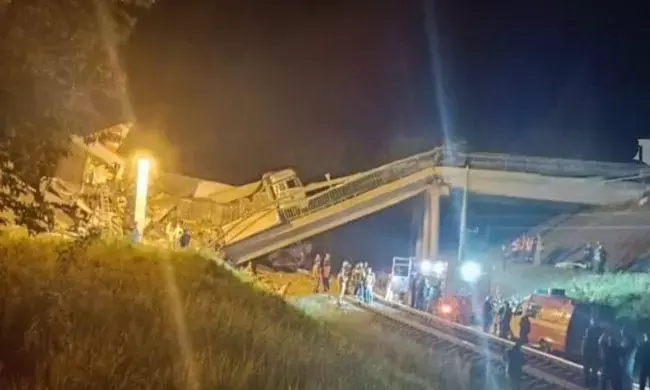 ಪಶ್ಚಿಮ ರಷ್ಯಾದಲ್ಲಿ ಸೇತುವೆ ಕುಸಿದು ಹಳಿ ತಪ್ಪಿದ ರೈಲು: ಏಳು ಮಂದಿ ಮೃತ್ಯು