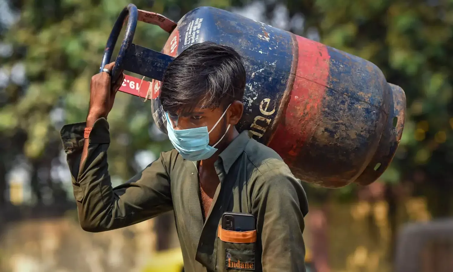 ವಾಣಿಜ್ಯ ಎಲ್‌ಪಿಜಿ ಸಿಲಿಂಡರ್‌ಗಳ ಬೆಲೆಯಲ್ಲಿ 24 ರೂ. ಇಳಿಕೆ