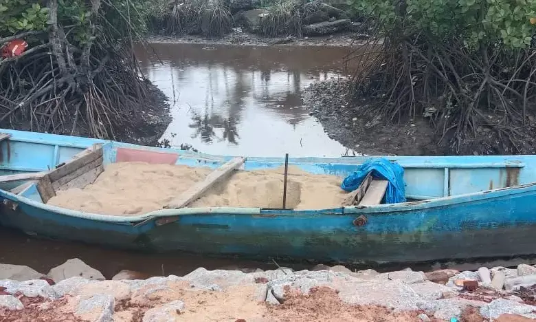 ಅಕ್ರಮ ಮರಳುಗಾರಿಕೆ ಆರೋಪ: ಓರ್ವನ ಬಂಧನ, ಸೊತ್ತು ವಶ