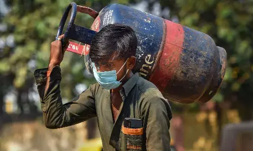 ವಾಣಿಜ್ಯ ಎಲ್‌ಪಿಜಿ ಸಿಲಿಂಡರ್‌ಗಳ ಬೆಲೆಯಲ್ಲಿ 24 ರೂ. ಇಳಿಕೆ