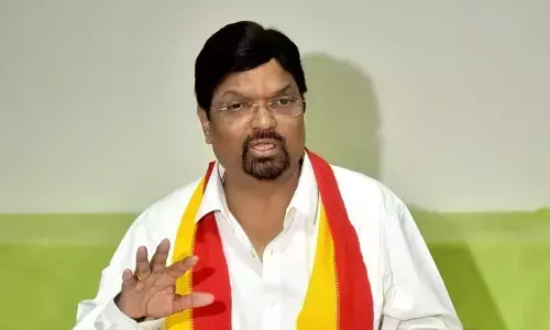 ಮಹೇಶ್ ಜೋಶಿ ಸಚಿವ ಸ್ಥಾನಮಾನ ಹಿಂಪಡೆದ ಸರಕಾರ: ಆರಂಭದ ಜಯ ಎಂದ ಸಾಹಿತಿಗಳು