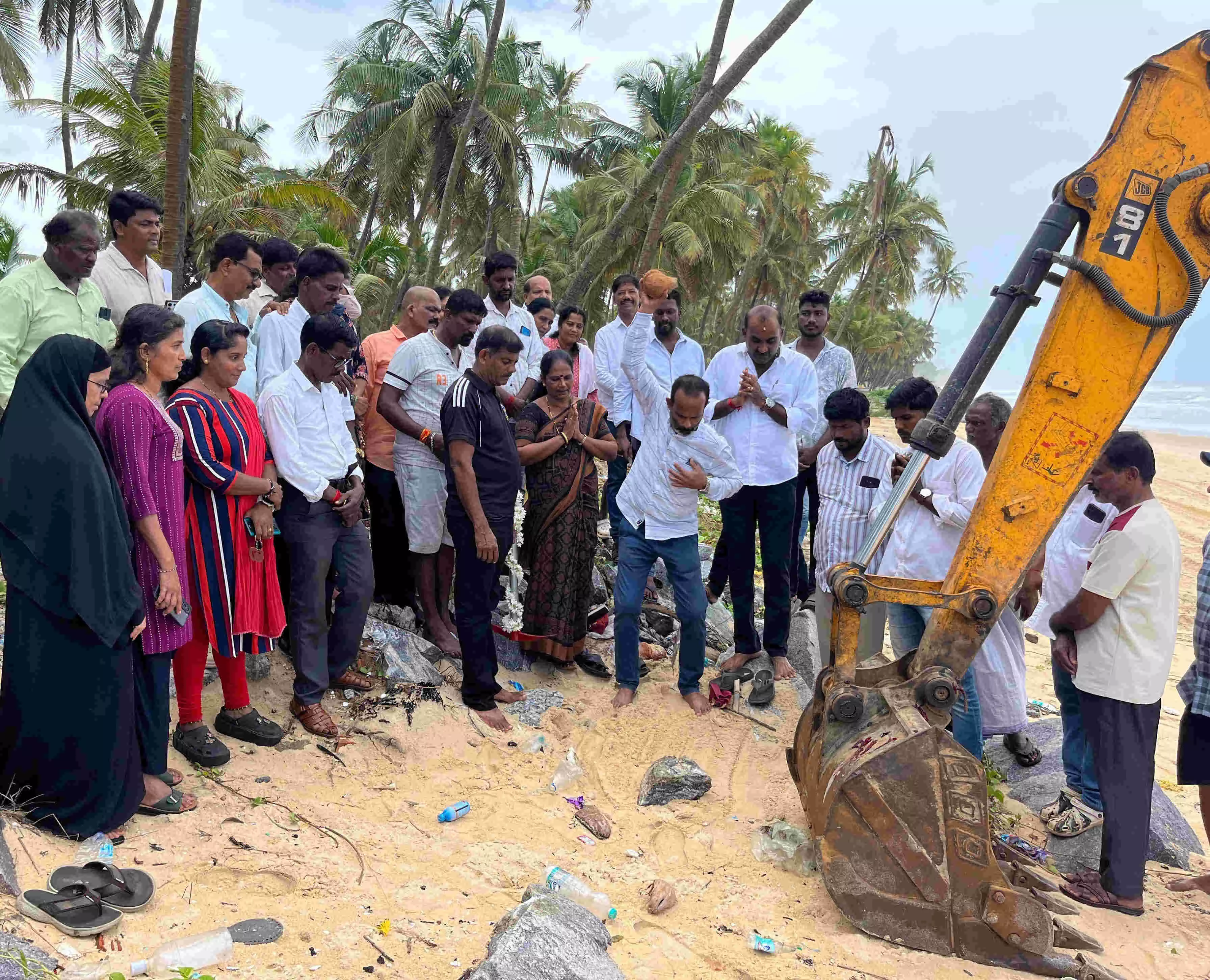 ಗುಜ್ಜರಬೆಟ್ಟು ಭಾಗದ ಕಡಲ್ಕೊರೆತ ಪ್ರತಿಬಂಧಕ ಕಾಮಗಾರಿಗೆ ಚಾಲನೆ ಗುಜ್ಜರಬೆಟ್ಟು ಭಾಗದ ಕಡಲ್ಕೊರೆತ ಪ್ರತಿಬಂಧಕ ಕಾಮಗಾರಿಗೆ ಚಾಲನೆ