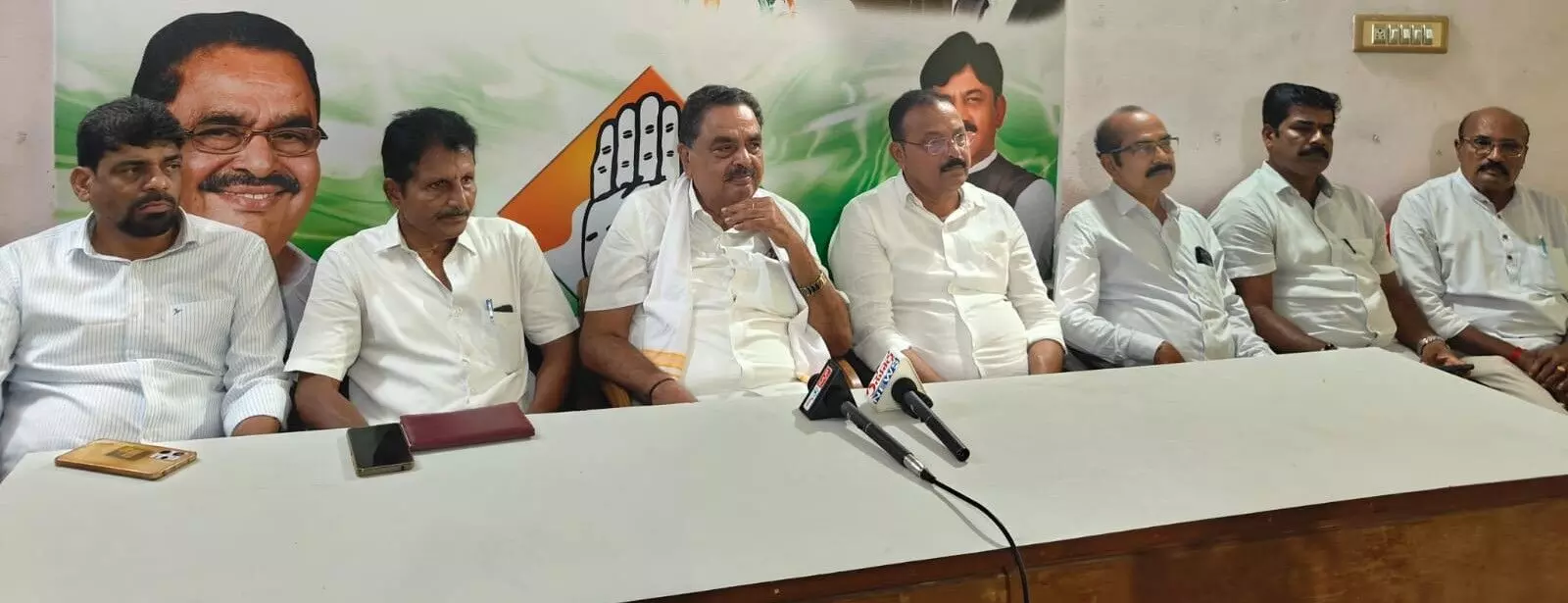 ಪಕ್ಷದ ವತಿಯಿಂದ ಶೋಕಾಸ್ ನೋಟೀಸು ಜಾರಿ ಮಾಡಿ ಶಿಸ್ತು ಕ್ರಮದ ಎಚ್ಚರಿಕೆ ನೀಡುವುದು ಸರಿಯಲ್ಲ: ರಮಾನಾಥ ರೈ ಆಕ್ರೋಶ