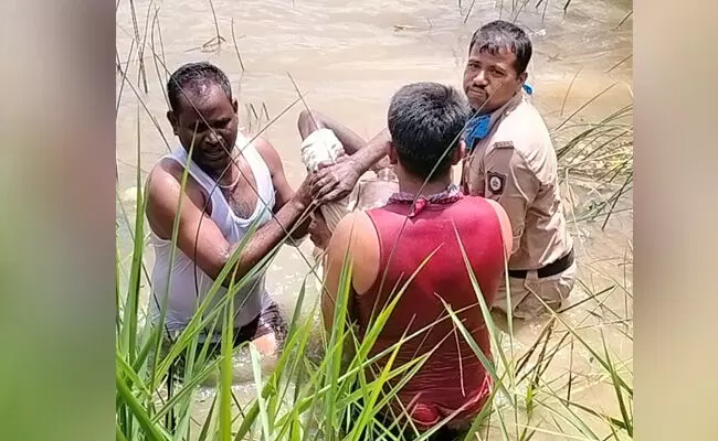 ಕಲಬುರಗಿ | ಆತ್ಮಹತ್ಯೆಗೆ ಯತ್ನಿಸಿದ ವ್ಯಕ್ತಿಯ ರಕ್ಷಣೆ ಕಲಬುರಗಿ | ಆತ್ಮಹತ್ಯೆಗೆ ಯತ್ನಿಸಿದ ವ್ಯಕ್ತಿಯ ರಕ್ಷಣೆ