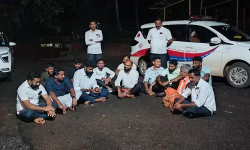 ಕಡಬ ಠಾಣೆಯ ಮುಂಭಾಗದಲ್ಲಿ ಕಾನೂನು ಬಾಹಿರ ಪ್ರತಿಭಟನೆ; ಹಿಂದುತ್ವ ಸಂಘಟನೆಯ ಮುಖಂಡರ ವಿರುದ್ಧ ಪ್ರಕರಣ ದಾಖಲು