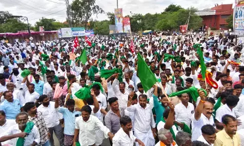 ಜೋಳ ಖರೀದಿ ಆರಂಭಿಸಲು ಒತ್ತಾಯಿಸಿ ಸಿಂಧನೂರು ಬಂದ್