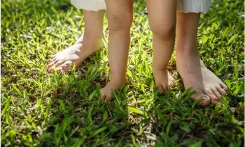 ತೆಲಂಗಾಣ ಮತ್ತು ಆಂಧ್ರಪ್ರದೇಶದಲ್ಲಿ 19 ವರ್ಷದ ಮಹಿಳೆಯರೇ ಹೆಚ್ಚಿನ ಸಂಖ್ಯೆಯಲ್ಲಿ ತಾಯಂದಿರು: ವರದಿ