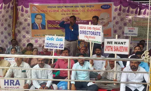 ಕಲಬುರಗಿ | ವಸತಿ ಶಾಲೆಗಳ ನಿರ್ವಹಣೆಗೆ ಕರ್ನಾಟಕ ವಸತಿ ಶಿಕ್ಷಣ ನಿರ್ದೇಶನಾಲಯ ಸ್ಥಾಪಿಸುವಂತೆ ಆಗ್ರಹಿಸಿ ಪ್ರತಿಭಟನೆ