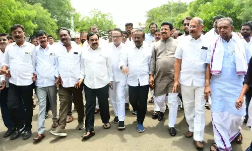 ಕಲಬುರಗಿ ಜಿಲ್ಲಾಧಿಕಾರಿ ವಿರುದ್ಧ ಅವಹೇಳನಕಾರಿ ಹೇಳಿಕೆ ಪ್ರಕರಣ : ಮೆರವಣಿಗೆಯೊಂದಿಗೆ ವಿಚಾರಣೆಗೆ ಬಂದ ಬಿಜೆಪಿ ಎಂಎಲ್ಸಿ ಎನ್.ರವಿಕುಮಾರ್