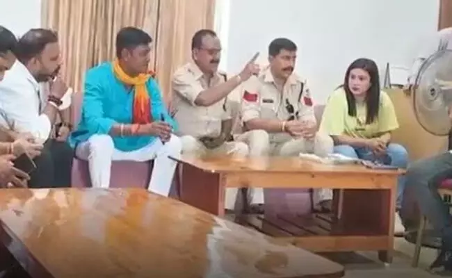 ಮಧ್ಯಪ್ರದೇಶ | ಜಿಮ್‌ಗೆ ಮುಸ್ಲಿಮರಿಗೆ ಪ್ರವೇಶ ನಿಷೇಧಿಸುವಂತೆ ಸೂಚಿಸಿದ ಪೊಲೀಸ್ ಅಧಿಕಾರಿ : ವೀಡಿಯೊ ವೈರಲ್ ಬೆನ್ನಲ್ಲೇ ಕ್ಷೇತ್ರ ಕರ್ತವ್ಯದಿಂದ ಬಿಡುಗಡೆ