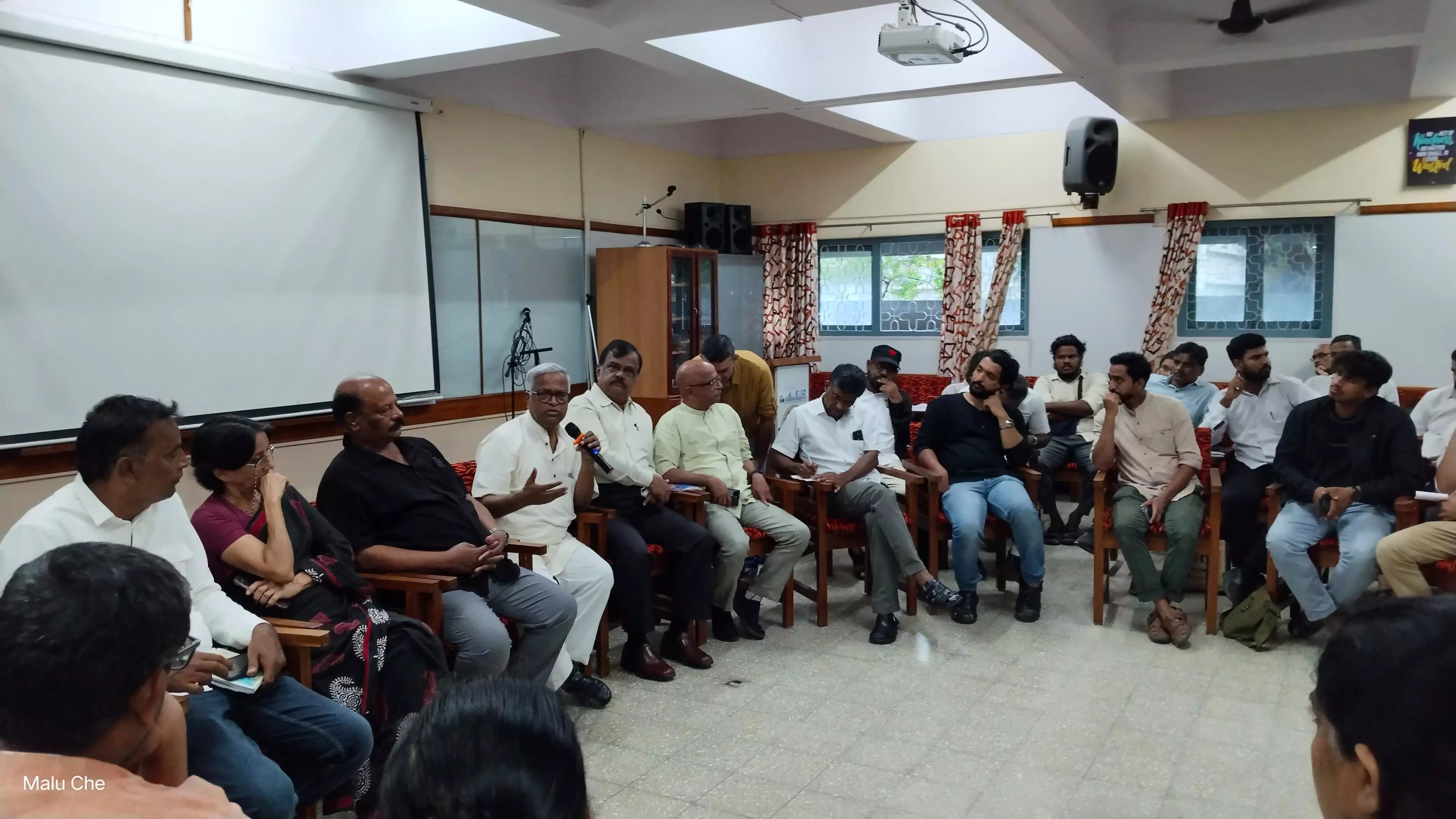 ಗೂಂಡಾಗಳಿಗೆ ಬೆಂಬಲಿಸುವ ರಾಜಕಾರಣಿಗಳು ಗಡಿಪಾರಾಗಲಿ : ದಿನೇಶ್ ಅಮೀನ್ ಮಟ್ಟು ಗೂಂಡಾಗಳಿಗೆ ಬೆಂಬಲಿಸುವ ರಾಜಕಾರಣಿಗಳು ಗಡಿಪಾರಾಗಲಿ : ದಿನೇಶ್ ಅಮೀನ್ ಮಟ್ಟು