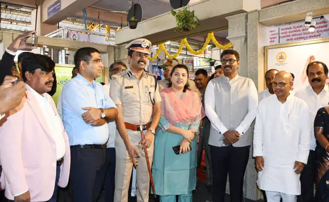 ಕಲಬುರಗಿ | ರಾಜ್ಯ ಸರ್ಕಾರಕ್ಕೆ ಎರಡು ವರ್ಷದ ಸಂಭ್ರಮ: ಮಾಹಿತಿ ಮಳಿಗೆ ಉದ್ಘಾಟಿಸಿದ ಸಚಿವ ಡಾ.ಶರಣಪ್ರಕಾಶ್‌ ಪಾಟೀಲ್‌