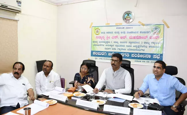 ಕಲಬುರಗಿ | ಗ್ಯಾರಂಟಿ ಯೋಜನೆಗಳ ಸಮರ್ಪಕ ಅನುಷ್ಠಾನಕ್ಕೆ ಚರ್ಚೆ ಅಗತ್ಯ: ಎಸ್.ಆರ್.ಮೆಹರೋಝ್ ಖಾನ್ ಕಲಬುರಗಿ | ಗ್ಯಾರಂಟಿ ಯೋಜನೆಗಳ ಸಮರ್ಪಕ ಅನುಷ್ಠಾನಕ್ಕೆ ಚರ್ಚೆ ಅಗತ್ಯ: ಎಸ್.ಆರ್.ಮೆಹರೋಝ್ ಖಾನ್