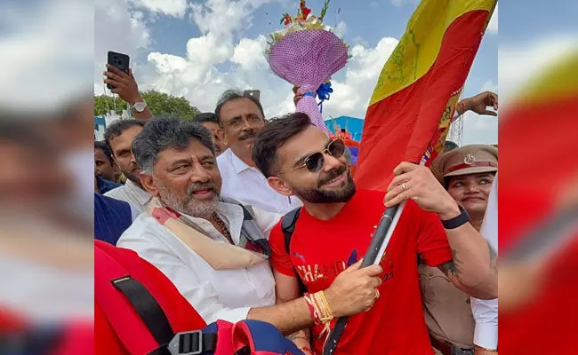 ಕಪ್ ಗೆದ್ದು ಬೆಂಗಳೂರಿಗೆ ಬಂದ ಆರ್‌ಸಿಬಿ: ಕನ್ನಡ ಧ್ವಜ ನೀಡಿ ಸ್ವಾಗತಿಸಿದ ಡಿಸಿಎಂ