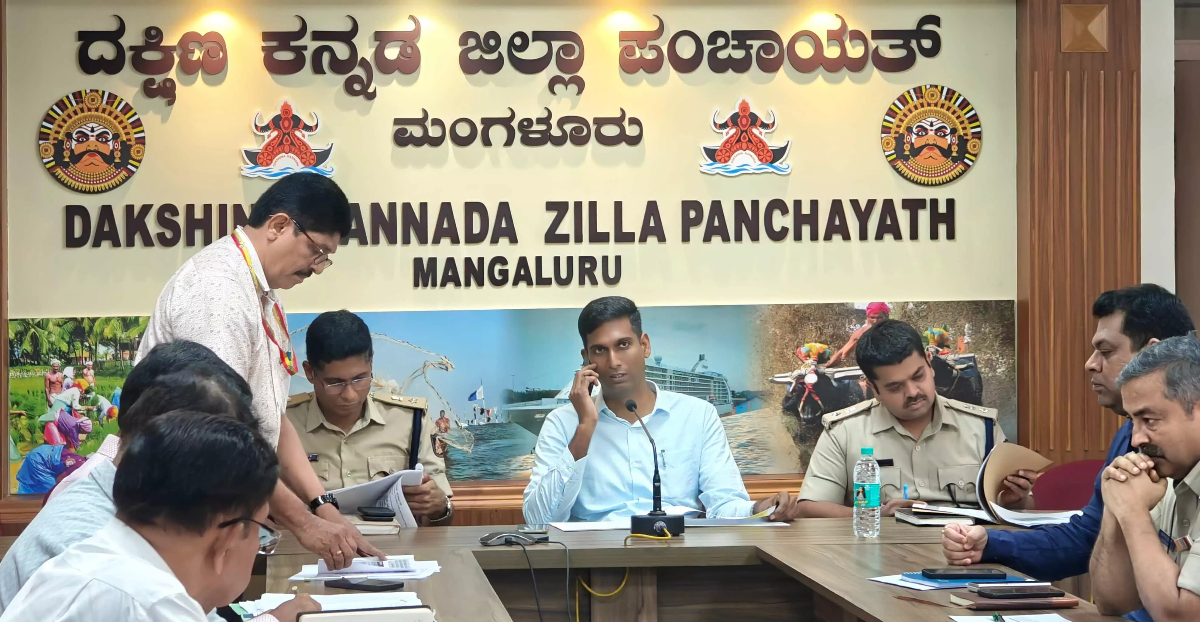 ಅಕ್ರಮ ಒಂಟೆ, ಜಾನುವಾರು ಸಾಗಾಟ ಮತ್ತು ವಧೆ ನಿಯಂತ್ರಿಸಲು ದ.ಕ.ಪ್ರಭಾರ ಜಿಲ್ಲಾಧಿಕಾರಿ ಡಾ. ಆನಂದ್ ಸೂಚನೆ ಅಕ್ರಮ ಒಂಟೆ, ಜಾನುವಾರು ಸಾಗಾಟ ಮತ್ತು ವಧೆ ನಿಯಂತ್ರಿಸಲು ದ.ಕ.ಪ್ರಭಾರ ಜಿಲ್ಲಾಧಿಕಾರಿ ಡಾ. ಆನಂದ್ ಸೂಚನೆ