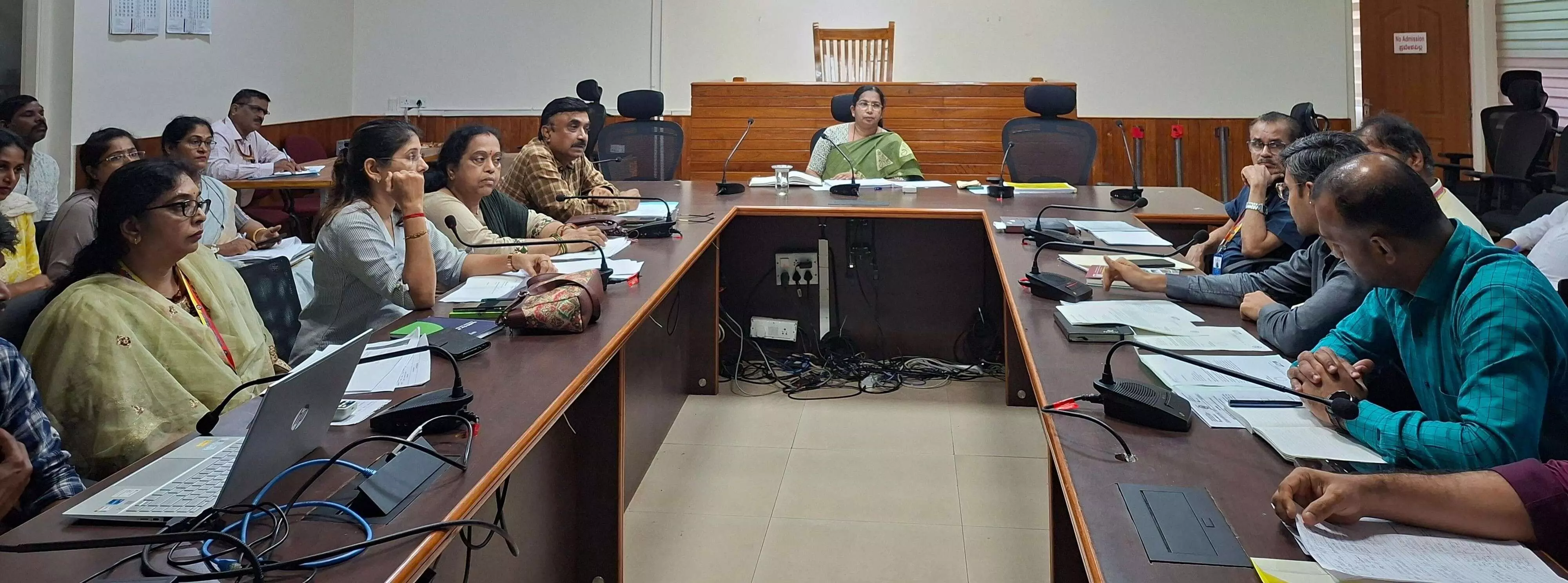 ಕೋವಿಡ್ ಸೋಂಕಿನ ಬಗ್ಗೆ ಆತಂಕ ಬೇಡ; ಅಗತ್ಯ ಮುಂಜಾಗ್ರತೆ ವಹಿಸಿ: ಉಡುಪಿ ಡಿಸಿ ವಿದ್ಯಾಕುಮಾರಿ ಸೂಚನೆ ಕೋವಿಡ್ ಸೋಂಕಿನ ಬಗ್ಗೆ ಆತಂಕ ಬೇಡ; ಅಗತ್ಯ ಮುಂಜಾಗ್ರತೆ ವಹಿಸಿ: ಉಡುಪಿ ಡಿಸಿ ವಿದ್ಯಾಕುಮಾರಿ ಸೂಚನೆ