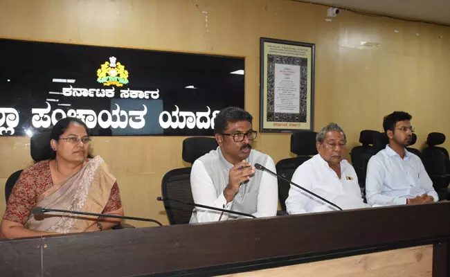 ಯಾದಗಿರಿ | ಜಿಲ್ಲೆಯಲ್ಲಿ ಶೇ.96.05ರಷ್ಟು ಗ್ಯಾರಂಟಿ ಯೋಜನೆಗಳು ಜಾರಿ : ಮೈರೋಝ್ ಖಾನ್ ಯಾದಗಿರಿ | ಜಿಲ್ಲೆಯಲ್ಲಿ ಶೇ.96.05ರಷ್ಟು ಗ್ಯಾರಂಟಿ ಯೋಜನೆಗಳು ಜಾರಿ : ಮೈರೋಝ್ ಖಾನ್