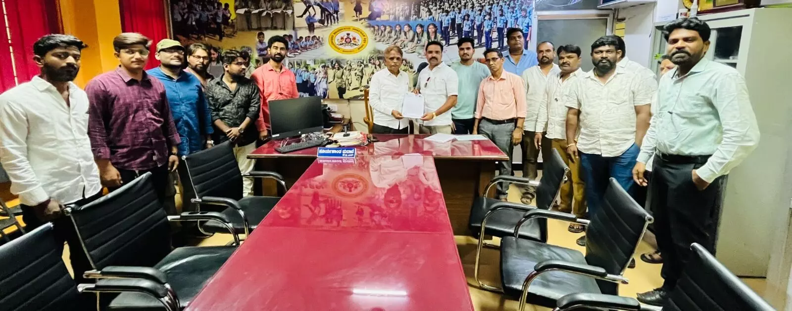 ಕಲಬುರಗಿ | ಖಾಸಗಿ ಶಾಲೆಗಳ ಅವೈಜ್ಞಾನಿಕ ಡೊನೇಷನ್ ಹಾವಳಿ ತಪ್ಪಿಸಲು ಶಿಕ್ಷಣ ಇಲಾಖೆಯ ಉಪ ನಿರ್ದೇಶಕರಿಗೆ ಮನವಿ ಕಲಬುರಗಿ | ಖಾಸಗಿ ಶಾಲೆಗಳ ಅವೈಜ್ಞಾನಿಕ ಡೊನೇಷನ್ ಹಾವಳಿ ತಪ್ಪಿಸಲು ಶಿಕ್ಷಣ ಇಲಾಖೆಯ ಉಪ ನಿರ್ದೇಶಕರಿಗೆ ಮನವಿ