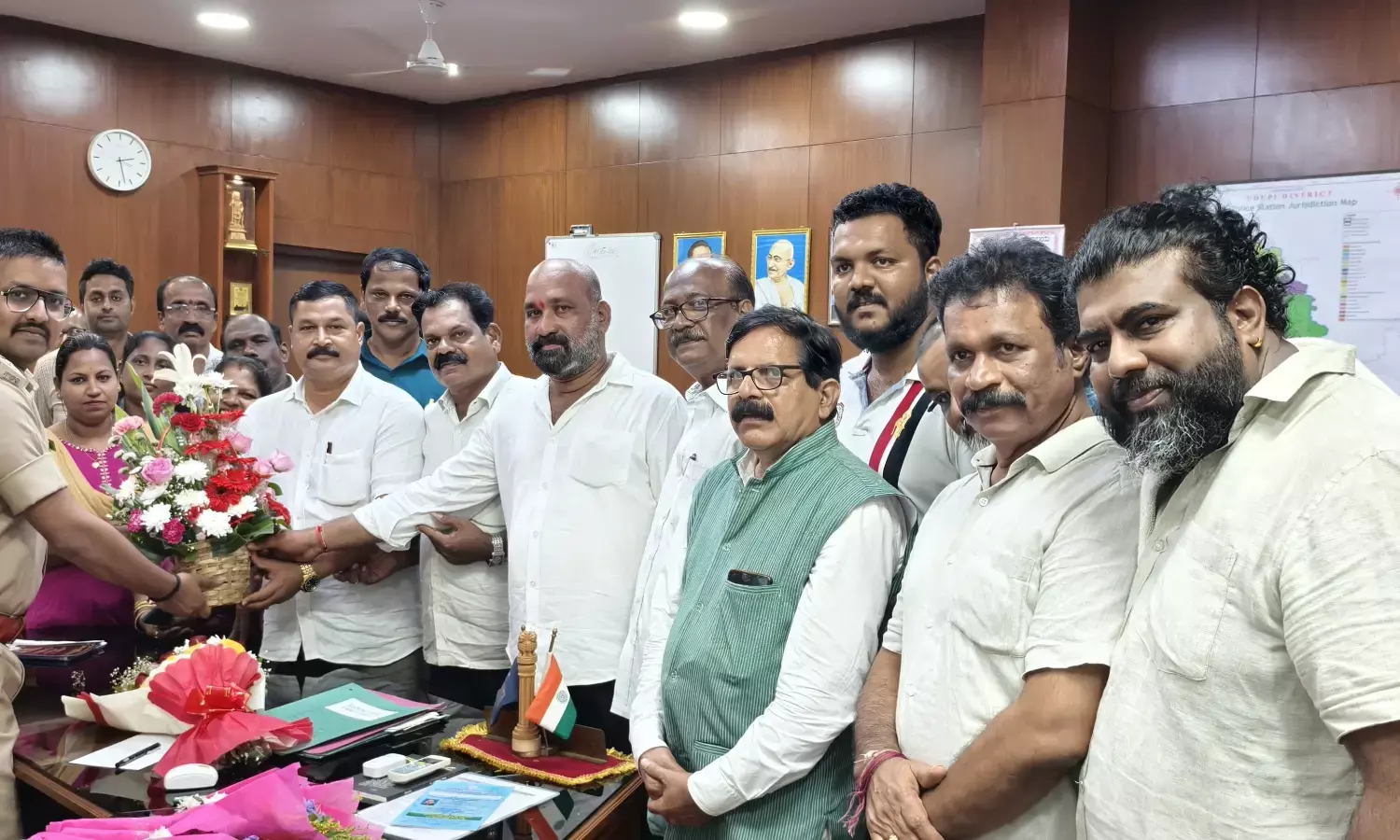 ಸಮಾಜದಲ್ಲಿ ಶಾಂತಿ ಸ್ಥಾಪಿಸುವಂತೆ ಕಾಂಗ್ರೆಸ್ ನಿಯೋಗ ಎಸ್ಪಿಗೆ ಮನವಿ