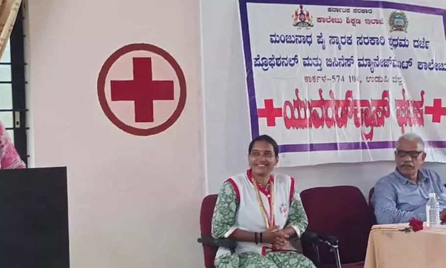 ಸೇವೆ ಎಂಬುದು ಸಾಮಾಜಿಕ ಜವಾಬ್ದಾರಿ: ಡಾ.ನಿಕೇತನ