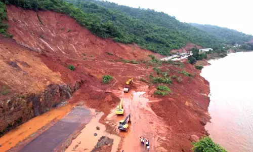 ಗುಡ್ಡ ಕುಸಿತದ ಆತಂಕದಲ್ಲಿ ಉಳುವರೆ ಗ್ರಾಮದ ನಿವಾಸಿಗಳು